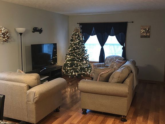 3rd image of 285 Schrop Ave