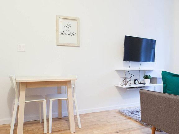 3rd image of 224 E 59th St APT 5FE