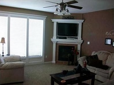 3rd image of 904 NW Hawthorn Ct