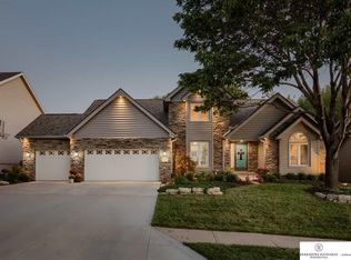 15821 Jackson Dr, Omaha, NE 68118