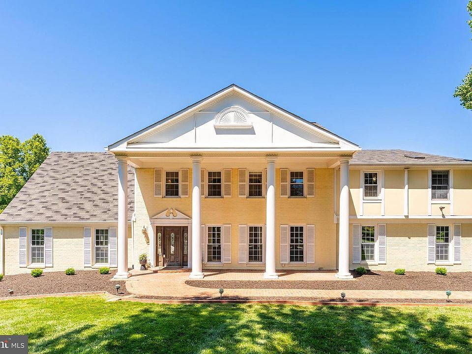 1st image of 10520 Hunting Crest Ln
