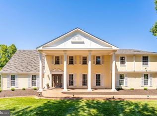 10520 Hunting Crest Ln, Vienna, VA 22182
