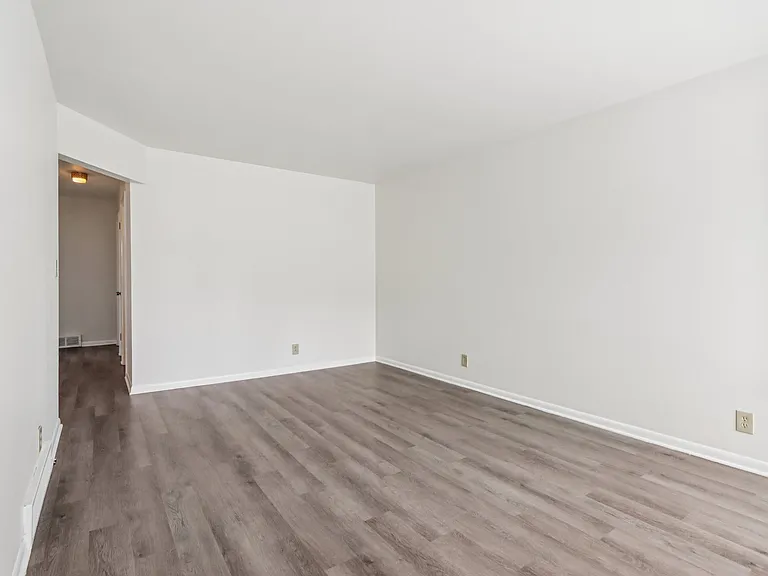 1933 S 72nd St #1933 — Photo 5