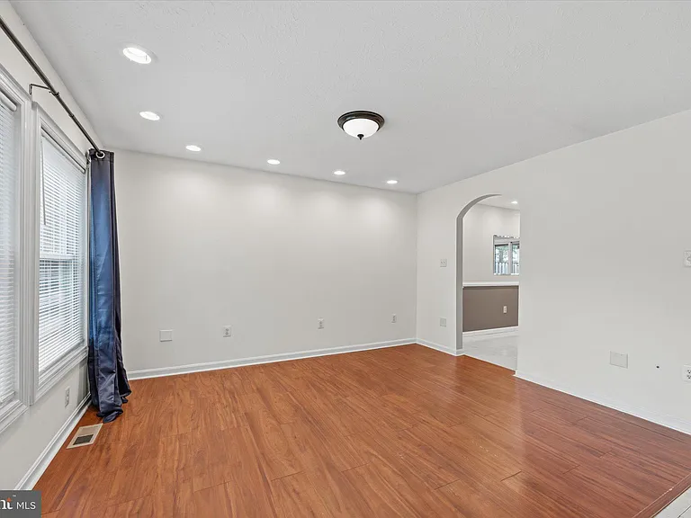129 N Duke Dr — Photo 6