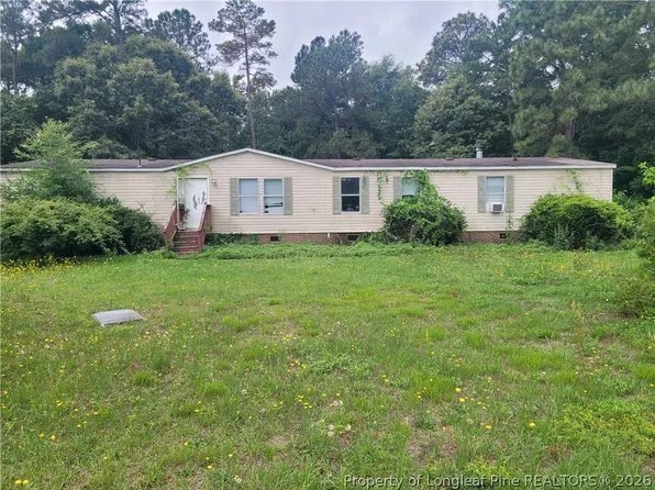 881 Precision Ct, Hope Mills, NC 28348