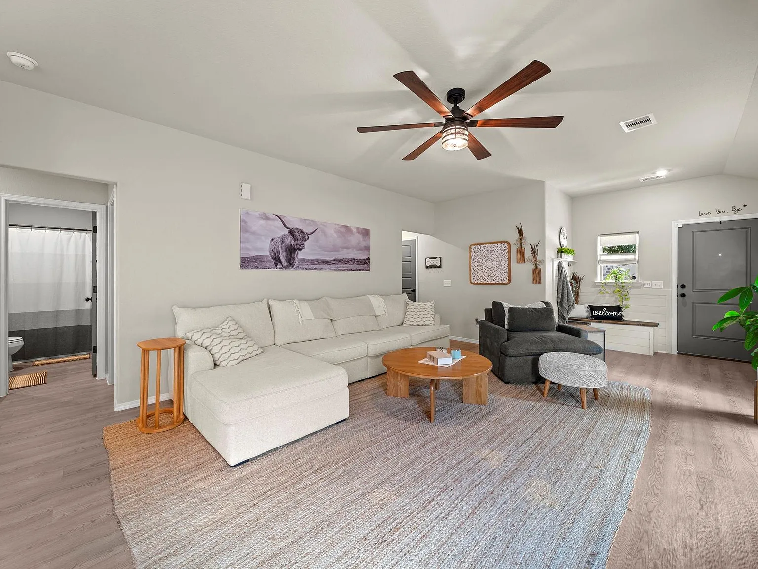 3 bed, 2.0 bath, 1337 sqft, $1,800 — Photo 2