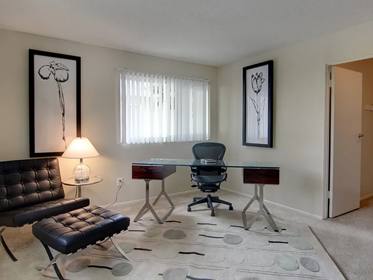 Villa Pacific Townhomes — Photo 19