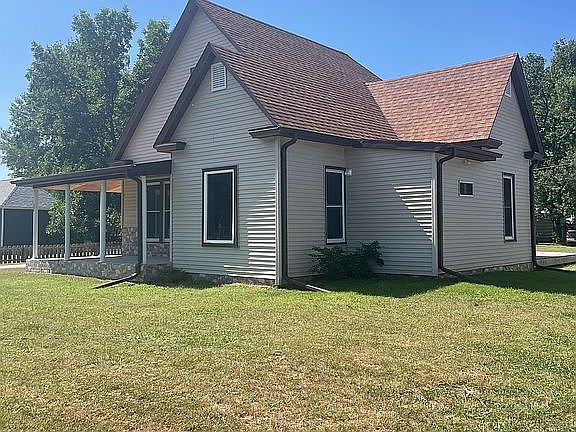 3rd image of 306 N Cameron Ave
