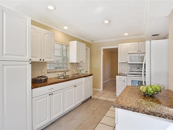 3rd image of 127 Countryside Dr