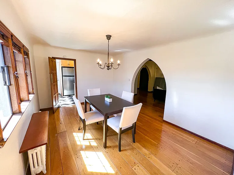 Ten-O-Five Anhalt Apartments — Photo 6