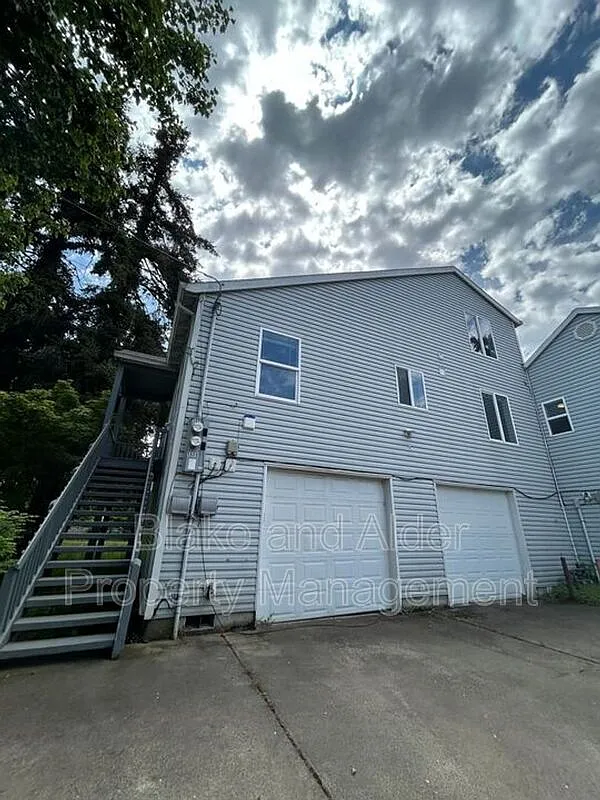 4 bed, 2.0 bath, $3,095 — Photo 2