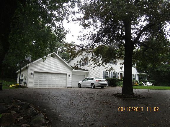 3rd image of 2801 Woods Trl S