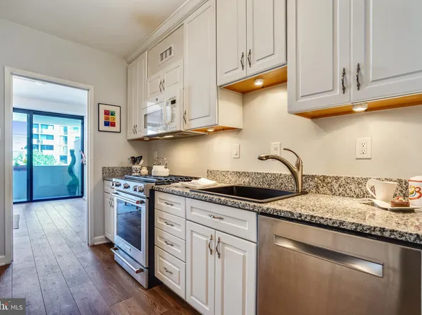 4141 N Henderson Rd APT 803, Arlington, VA 22203