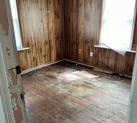 5th image of 244 Huron Ave