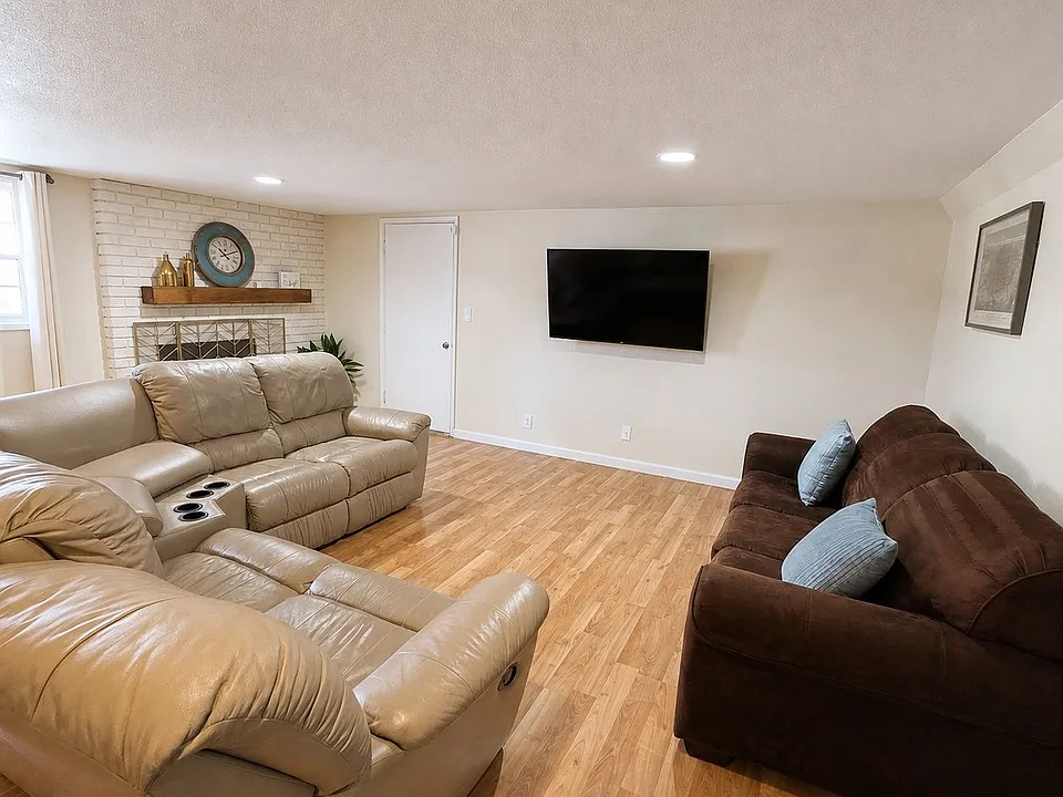 3105 Alhambra Ave