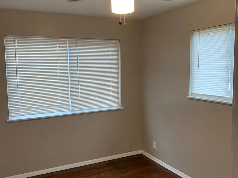 223 Flora Dr — Photo 5