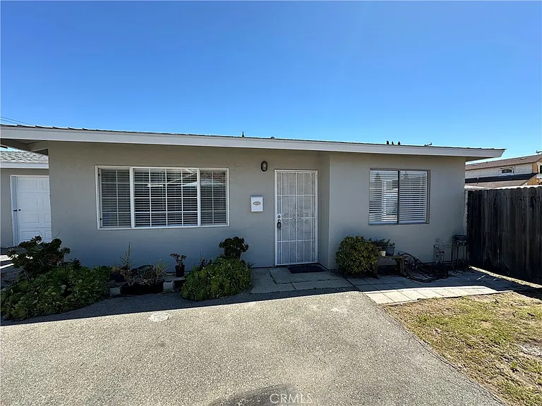 4754 Grace Ave — Photo 3