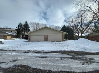 2229 Country Ln, Minnetonka, MN 55305