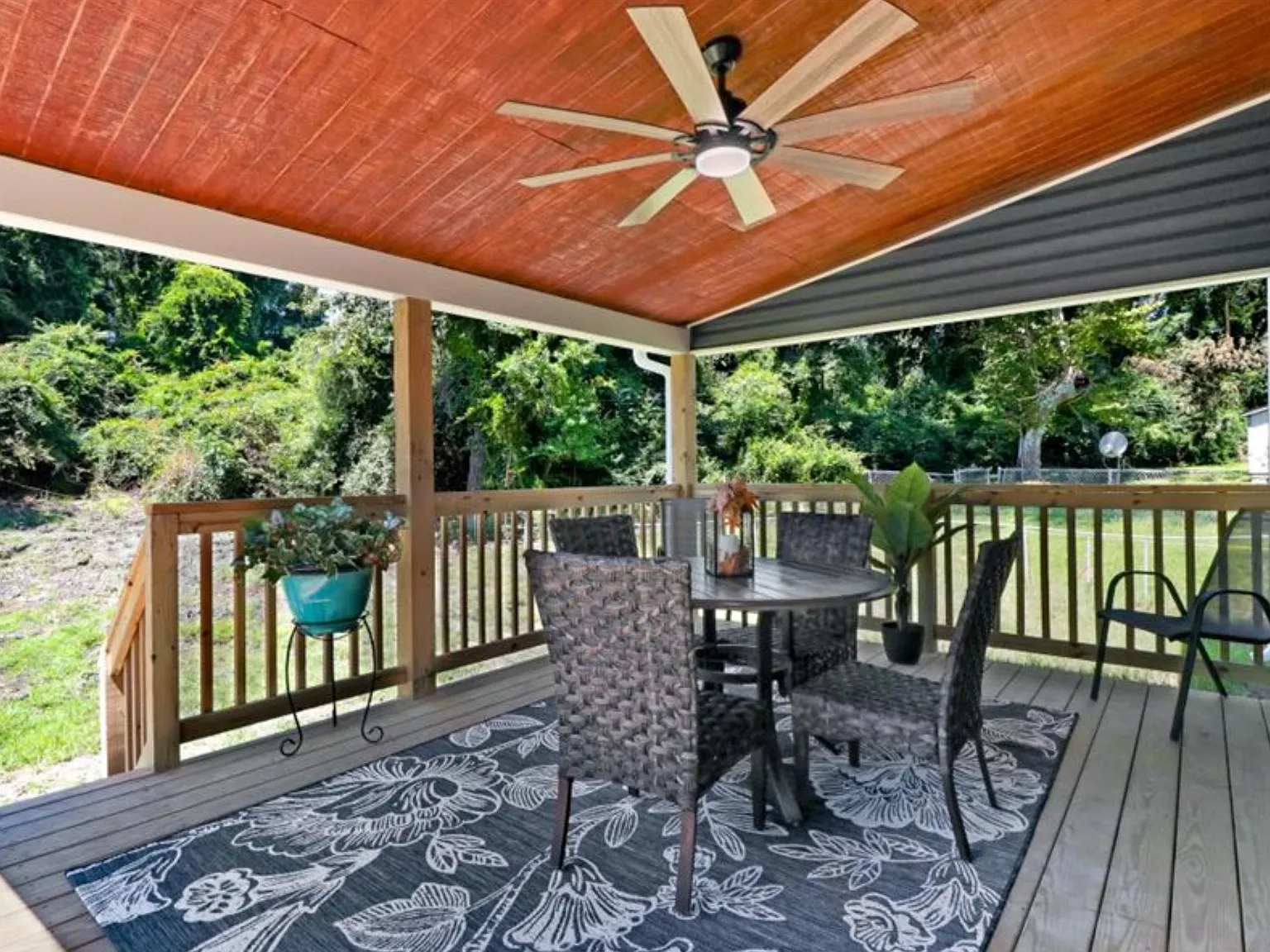 1206 Gooding Dr — Photo 3