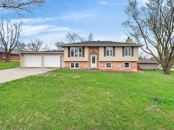 6723 NW 53rd St, Johnston, IA 50131