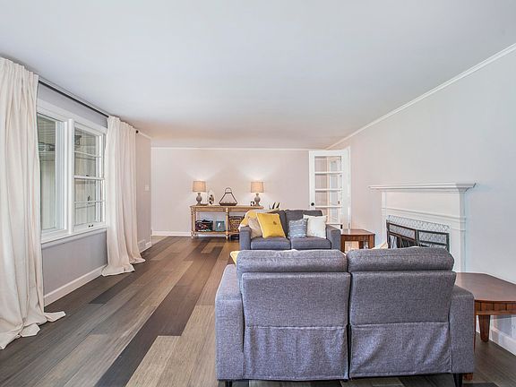 3rd image of 502 N Dr W