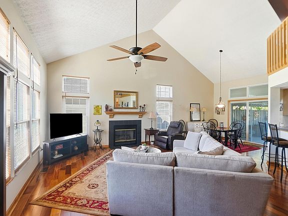 2nd image of 1564 Whitcombe Way