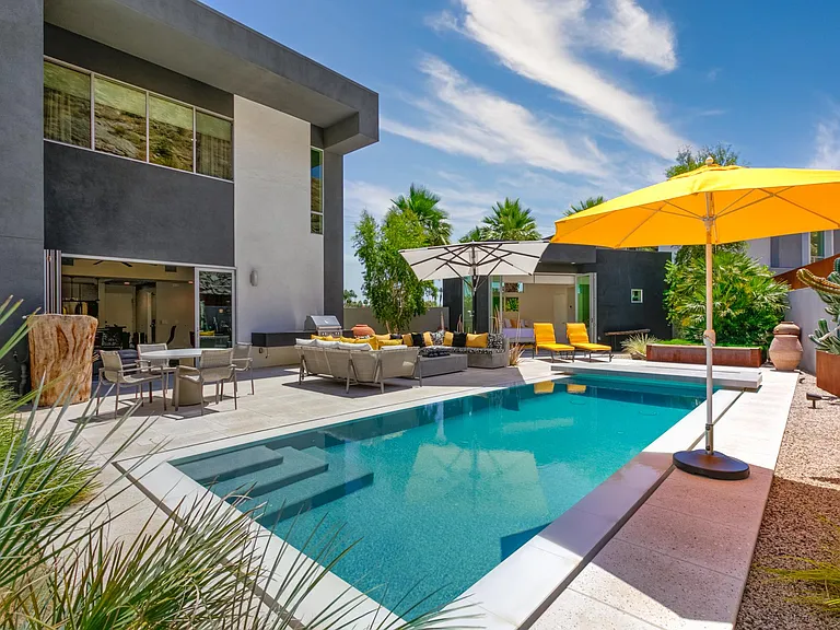 Pool can be heated with an energy deposit.