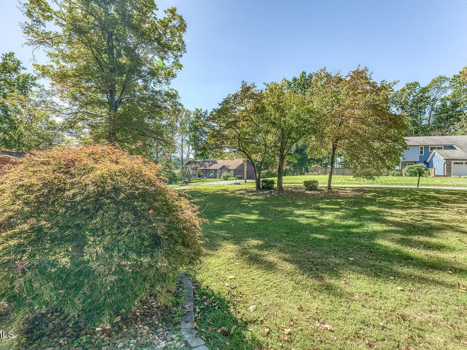 3 bed, 2.5 bath, 1930 sqft, $2,300 — Photo 3