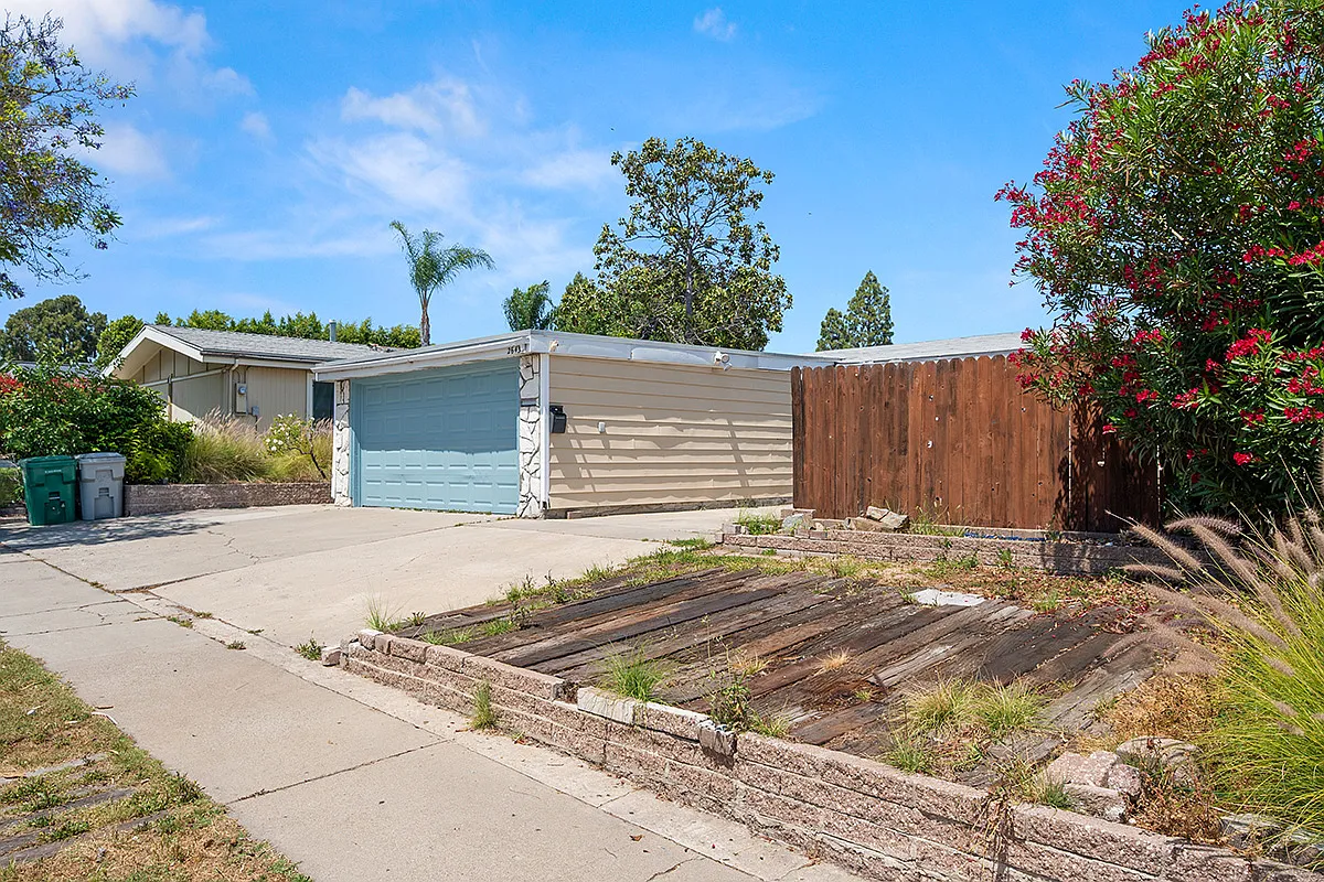 Building Photo - 2643 Mission Village Dr