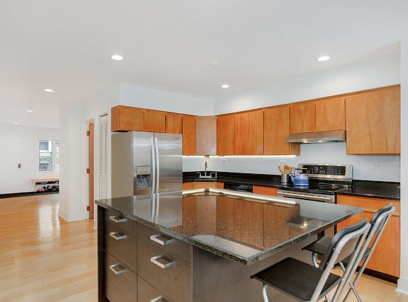 3rd image of 325 N Oak Park Ave #5