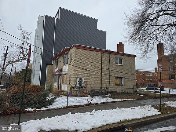 2nd image of 2101 M St NE