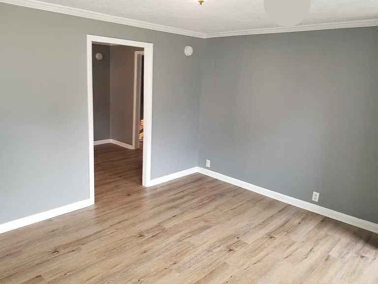 305 E Willow St — Photo 5