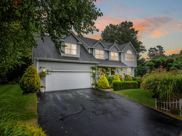 10 Adams Way, Plainville, CT 06062