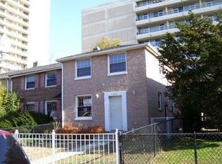 3809 S Calumet Ave, Chicago, IL