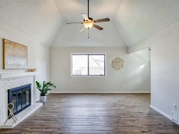 807 E 121st Ter, Kansas City, MO 64146