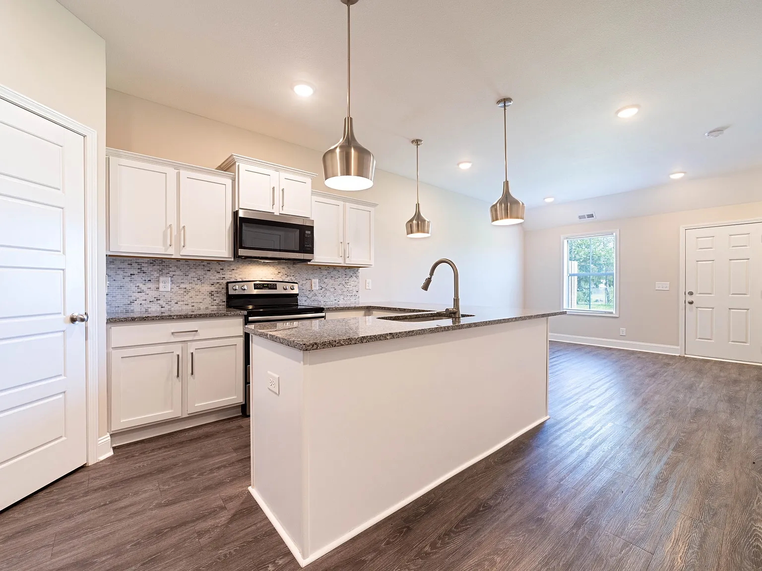 2 bed, 2.5 bath, 1146 sqft, $1,295 — Photo 2