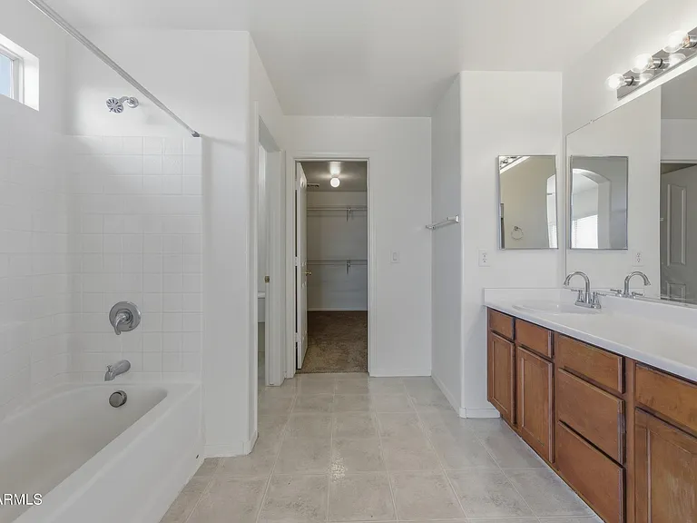 2524 S 89th Ln — Photo 27