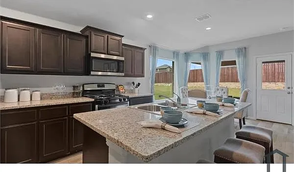 4 bed, 1776 sqft, $2,750 — Photo 4