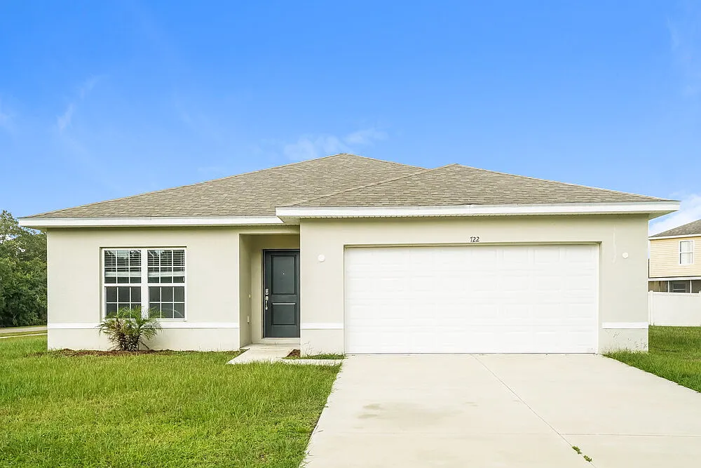 4 bed, 2.0 bath, 1661 sqft, $2,085 — Photo 1