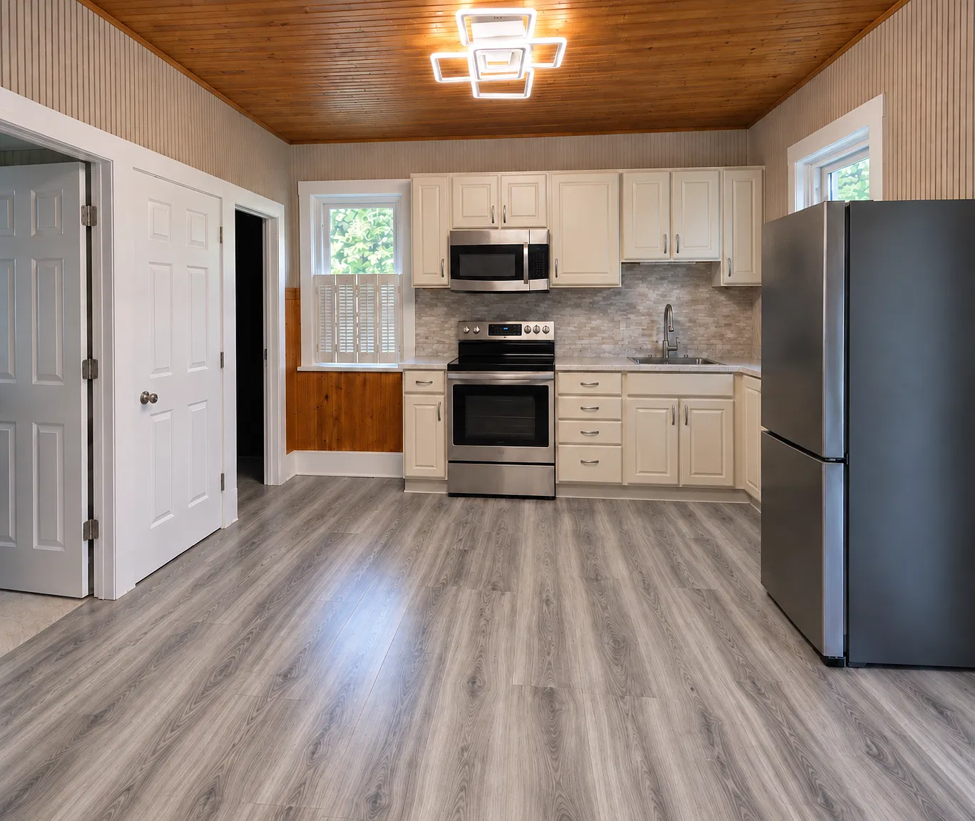3 bed, $1,795 — Photo 1