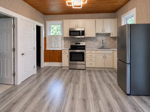 1018A N 11th St, Sheboygan, WI 53081