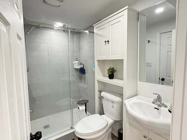 6 Woodvale Cres #LOWER — Photo 15