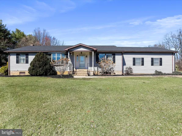 208 McGuire Ln, Gerrardstown, WV 25420