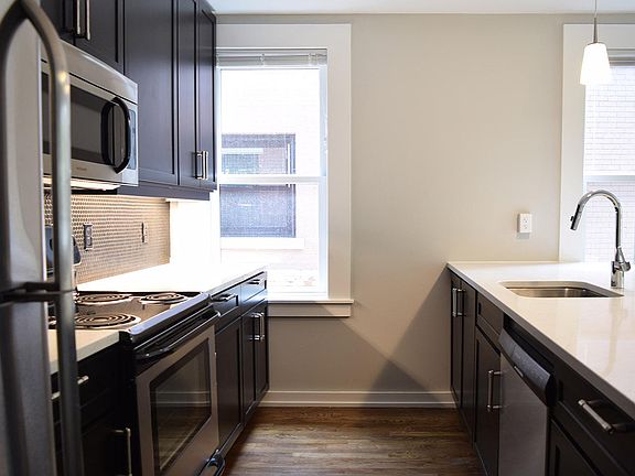 4th image of 108 W Armour Blvd