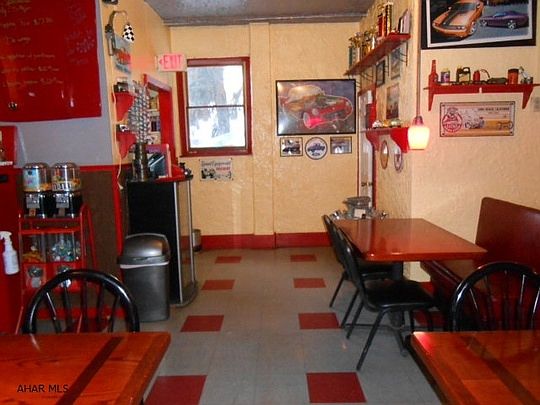 4th image of 807 W High St
