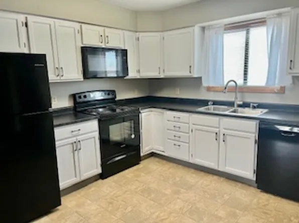 River Court Apt. - 902, 902 N Elm St, Vermillion, SD 57069