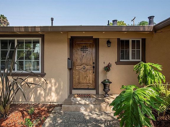 2nd image of 2638 Briarwood Dr