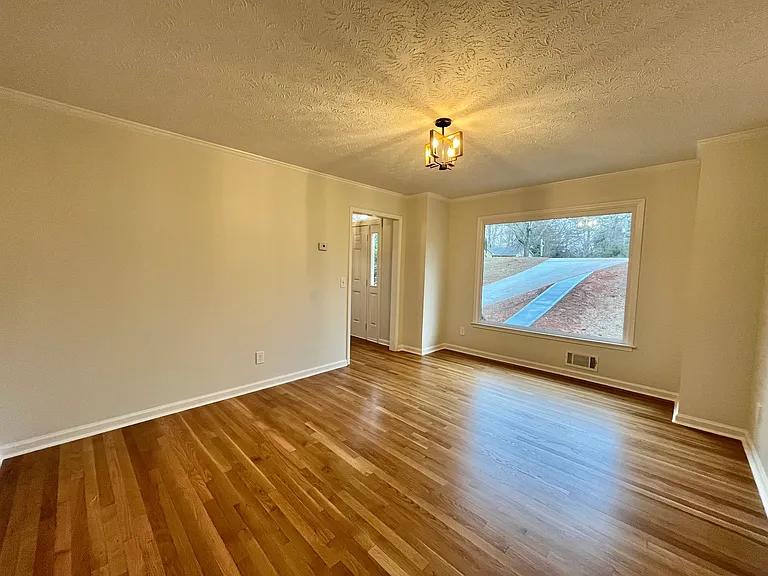 1469 Cheyenne Ct — Photo 1