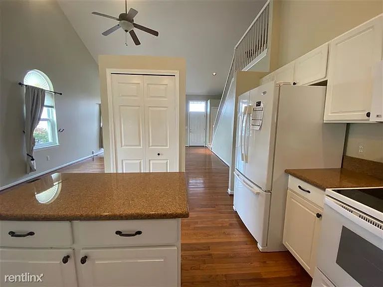 6710 Summerdale Ct E — Photo 9