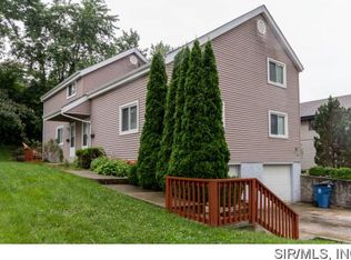 4 Holloway Dr, Collinsville, IL